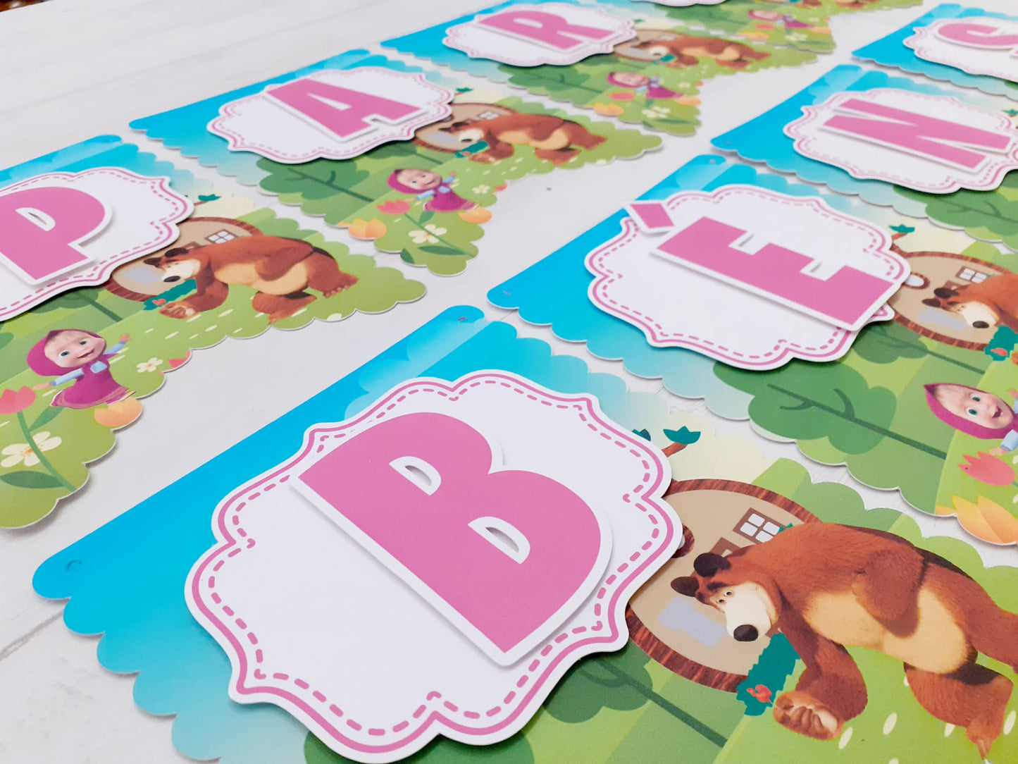 Faixa de Parabéns/Nome Personalizada - Marsha e o Urso